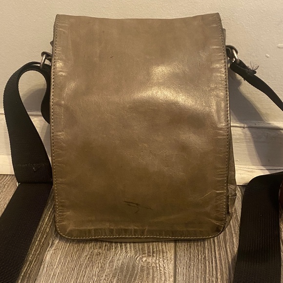 Roots Canada saddle & Rudsak Flap crossbody bags lot Unisex - Picture 9 of 17